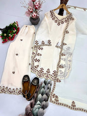 Elegant Off-White Embroidered Kurta Pant Set with Dupatta
