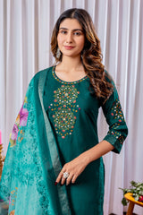 Exquisite Rama Green Embroidered Kurta Set with Floral Organza Dupatta – 3 Piece Ethnic Suit