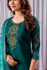 Exquisite Rama Green Embroidered Kurta Set with Floral Organza Dupatta – 3 Piece Ethnic Suit