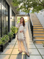 Elegant Off-White Embroidered Kurta Pant Set with Dupatta